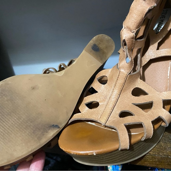 Steve Madden size 10 laser cut wedge sandals - Picture 3 of 4